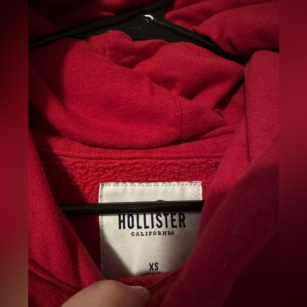 Hollister Classic Red Hoodie for Men - Picture 6 of 8
